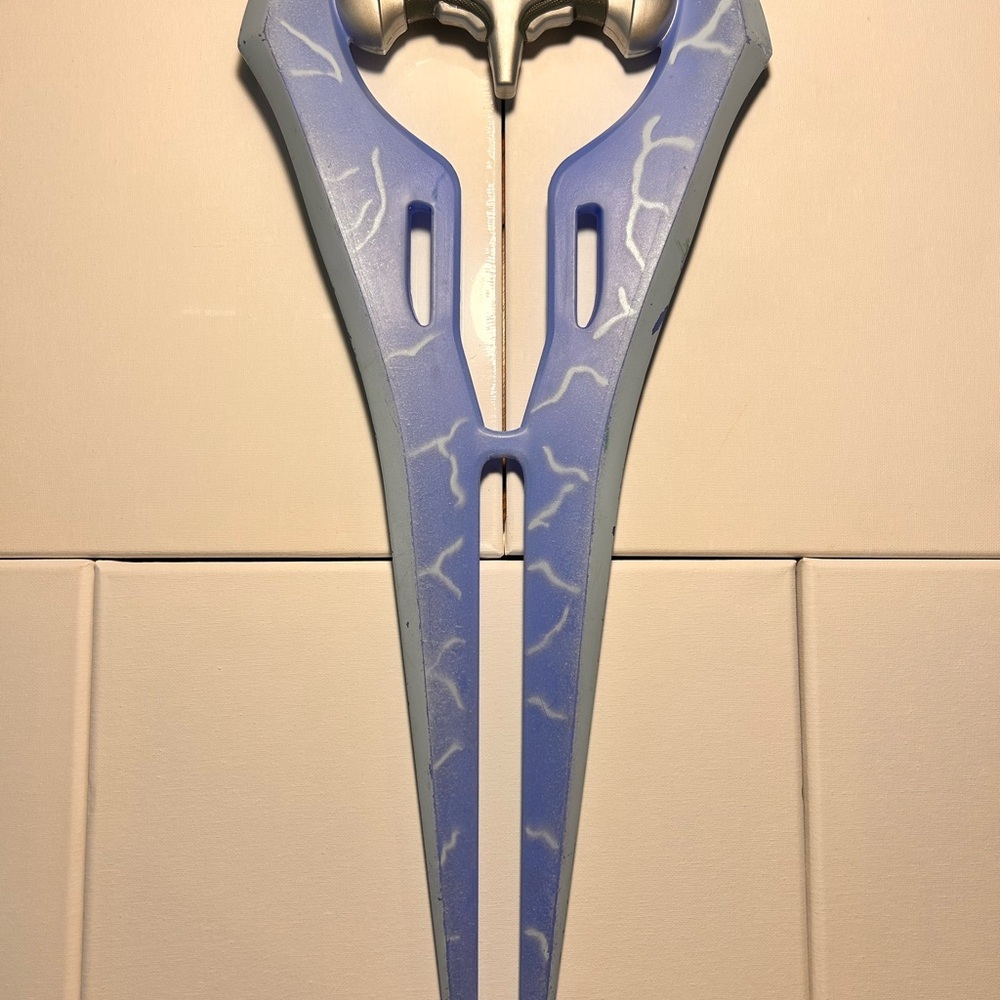 25”Blue and Silver 2017 Microsoft Halo Energy Sword